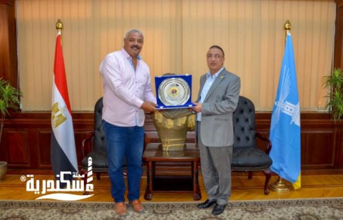 محافظ الإسكندرية يجدد الثقة في مدير الاستاد للعام الثالث