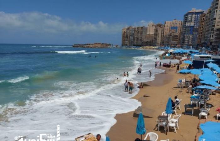 السياحة والمصايف بالإسكندرية....الراية حمراء والموج عالي حظر نزول البحر قبل الساعة 7 صباحا و بعد غروب الشمس