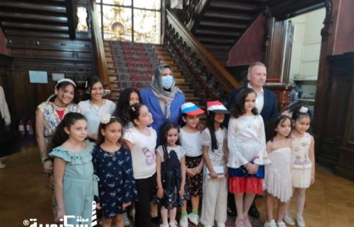 مدير البيت الروسي بالإسكندرية يفتتح معرض " الكوكب الأخضر " لأطفال أستوديو الفنون التشكيلية