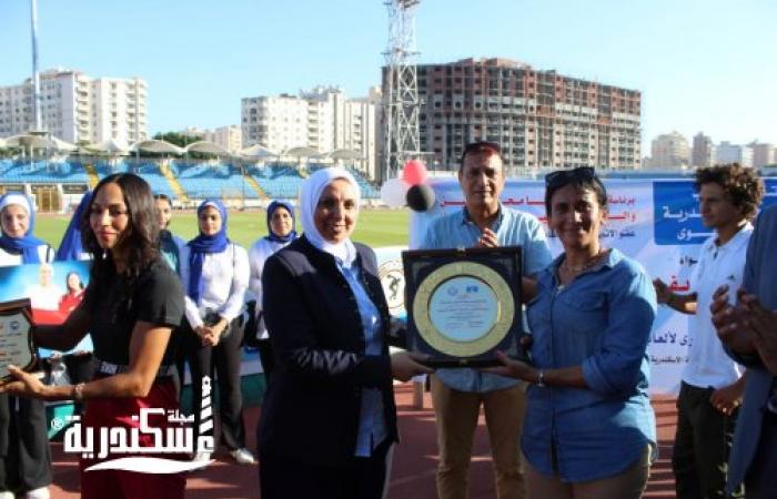 محافظ الإسكندرية يكرم بسنت حميدة الحاصلة على ذهبيتين بدورة البحر المتوسط