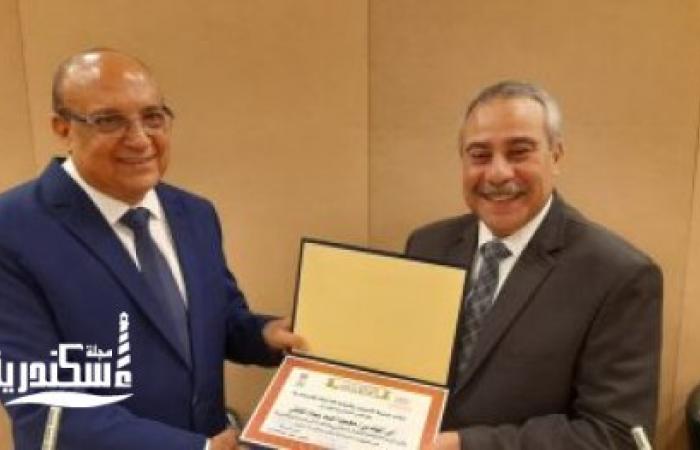 "تموين الإسكندرية" تكرم عددا من قياداتها المتميزين