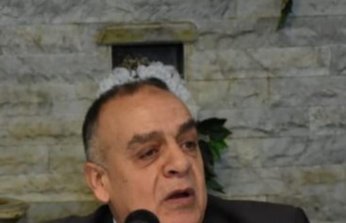 عفيفى: رفع الفائدة في "المركزى المصرى" أسوة بـ"الفيدرالي الأمريكي" يزيد التضخم و"يعمق جراح الجنية المصرى"