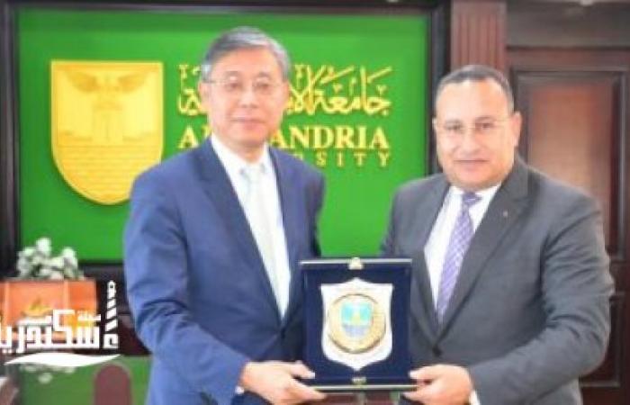 رئيس جامعة الإسكندرية يستقبل رئيس جامعة شنغهاى للدراسات الدولية