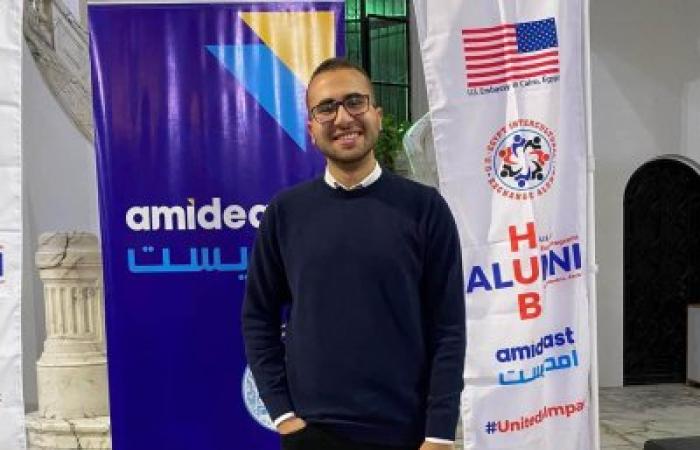 طالب مصري بكلية السياسية و الإقتصاد بالإسكندرية يحصل منحة سوسي "