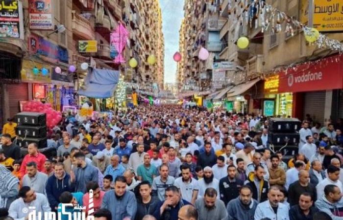 الآلاف يؤدون صلاة عيد الفطر بساحات مساجد الإسكندرية.. وسط فرحة وبهجة