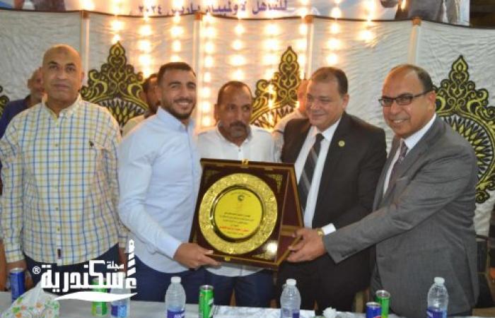 المهندس البديوى السيد والأستاذ محمد أبو هندية  يكرمان البطل الاعب الأوليمبي  محمد إبراهيم " كيشو " ابن دائرة اللبان