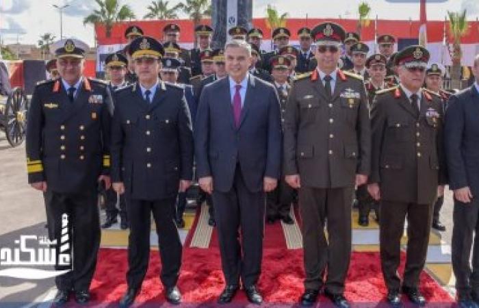محافظ الإسكندرية يهنئ الشرطة بعيدها الـ73 ويضع إكليل الزهور على النصب التذكاري للشهداء