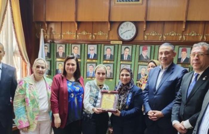 رئيسة لجنة مكافحة الإدمان بالمنطقة الروتارية تتألق بندوة بحقوق اسكندرية