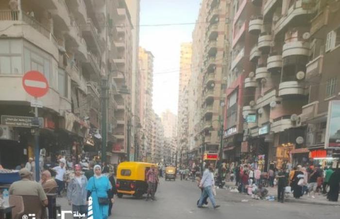 حملة مسائية لإزالة ورفع الإشغالات والتعديات وتحقيق السيولة المرورية بنطاق المنتزه أول
