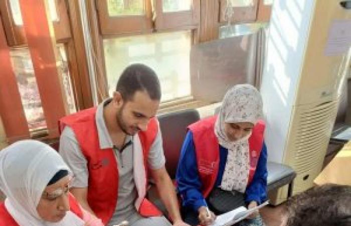 حي شرق: قياس ضغط وسكر وكشف عن الأورام لـ 29 مواطناً ضمن مبادرة "إنزل وشارك وأطمن"