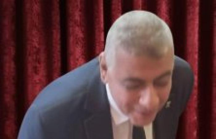 في سابقة الأولى من نوعها......عاملون يحتفلون بقائد حمل همومهم قبل أن يحمل منصبه