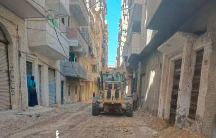حي العجمي يتابع تنفيذ أعمال رفع كفاءة الطرق والمحاور الرئيسية