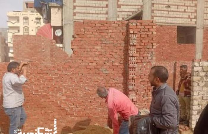 رئيس حي غرب تُنفذ حمله فوريه لازالة بناء حوائط مخالفة بدون ترخيص بعقار بشارع عبد الكريم بمنطقة مينا البصل