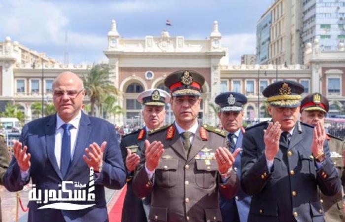 بمناسبة الاحتفال بذكرى يوم الشهيد والمحارب القديم : محافظ الإسكندرية و السيد قائد المنطقة الشمالية العسكرية ومدير الأمن يضعون إكليل الزهور على النصب التذكاري للشهداء
