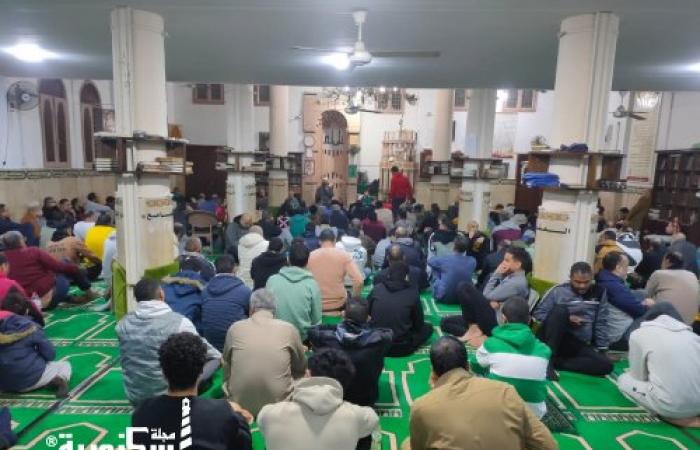 مساجد الإسكندرية تشهد إقبالًا كبيرًا على التراويح والتهجد… وتكثيف أعمال النظافة والتعقيم
