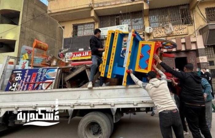 بيد من حديد.. رئيس حي المنتزه أول يقود حملة مكبرة لتطهير الشوارع من "تعديات الصاج" وعربات الفول