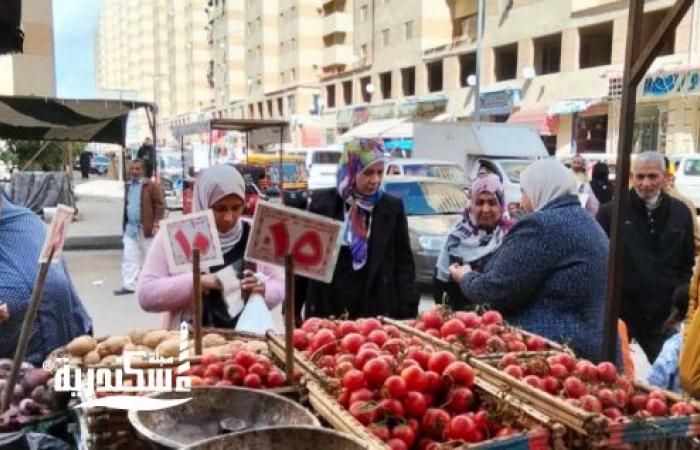 رئيس حي غرب تفتتح سوق "الاثنين والثلاثاء" ببشاير الخير ٣ و٥ لتوفير السلع بأسعار مخفضة