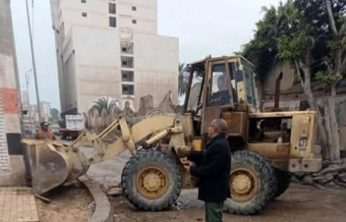 حي غرب....تركيب بلدورات والتمهيد لتركيب البلاط والرصف بشارع البيهقي مع العلويين لمشروع احلال وتجديد ومد كابلات كهربائية