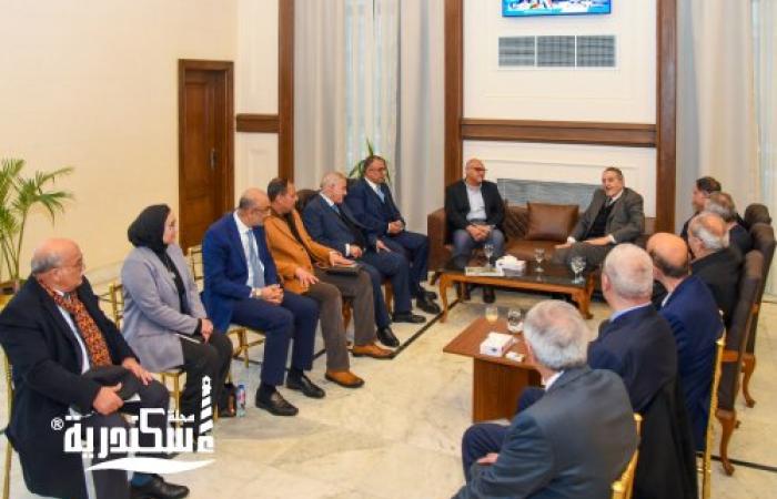 محافظ الإسكندرية يعقد اجتماعاً موسعاً مع "الغرفة التجارية" لتذليل المعوقات وتعزيز سبل التعاون