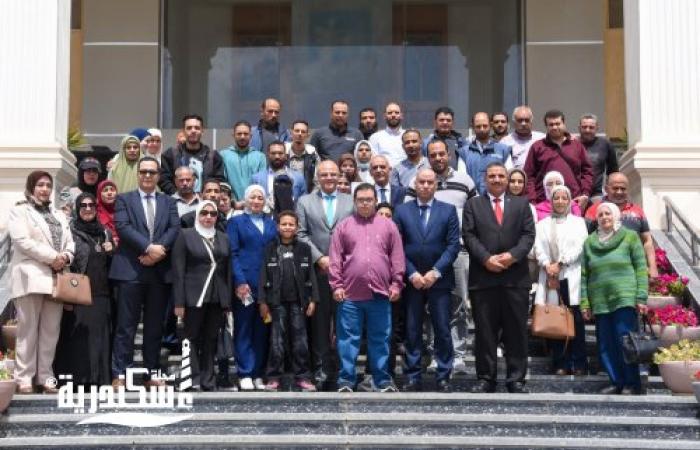 وزير العمل ومحافظ الإسكندرية يسلمان عقودًا لذوي الهمم لدمجهم في سوق العمل