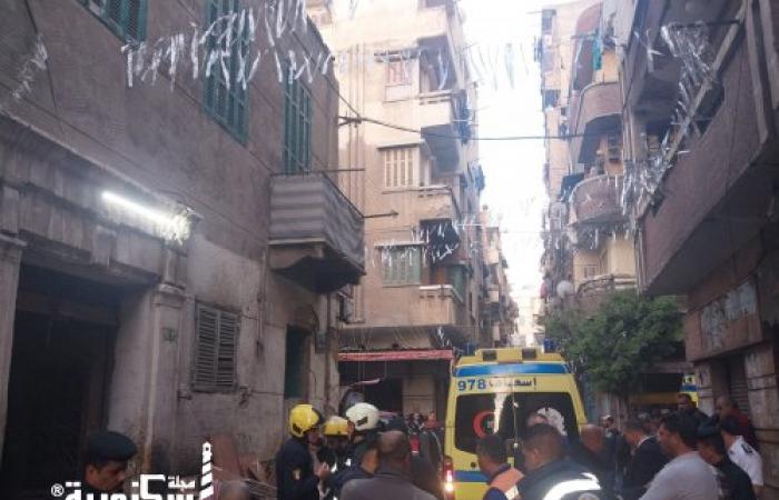 سقوط سقف احد حجرات الدور الأخير بعقار بحي وسط يسفر عن ٣  وفيات  ونجاة ٣ مصابين