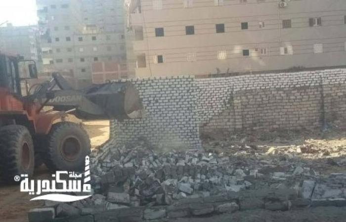 رئيس حي ثان المنتزة توجه حملة مكثفة لإزالة أعمال البناء المخالف بشارع ١٠ مستشارين