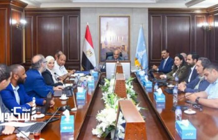 محافظ الإسكندرية يبحث مسار امتداد "مترو أبوقير" لخدمة الكثافات السكانية بالعجمي