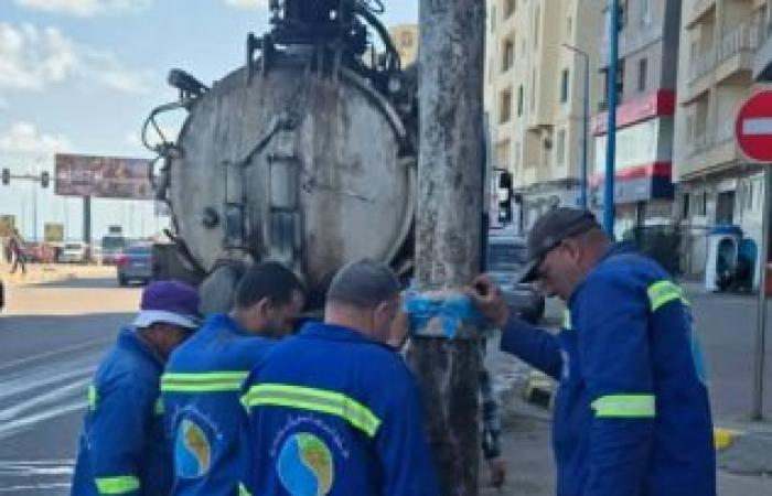 حي وسط تتابع اعمال تطهير 115 مطبق ضمن أعمال خطة الـ100 يوم لتطهير المطابق بالحي