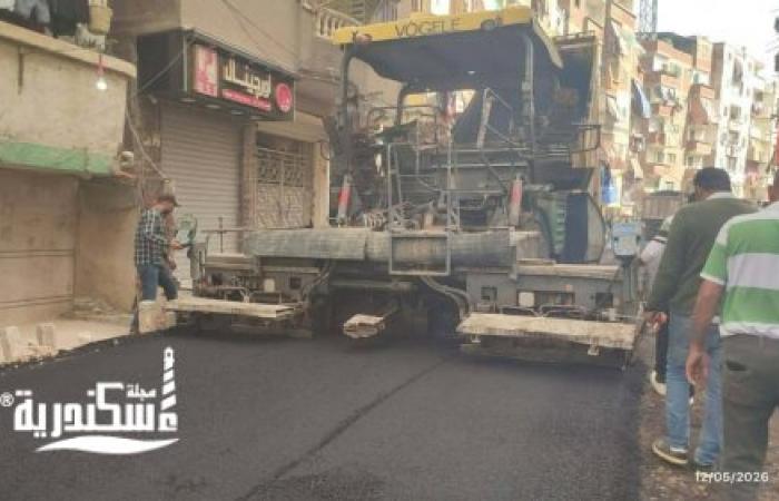 ضمن الخطة الاستثمارية.. بدء وضع الطبقة الرابطة للأسفلت بشارع المواسير في الإسكندرية