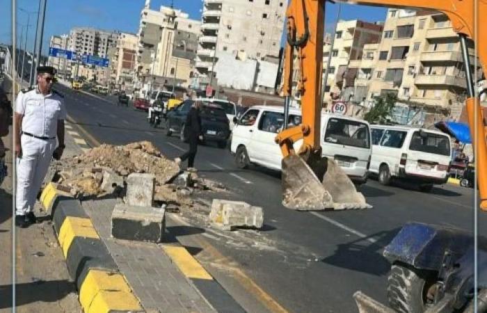 استجابةً لشكاوى المواطنين.. بدء أعمال الحفر لتركيب إشارة مرورية بشارع مصطفى كامل أمام شارع البحرية