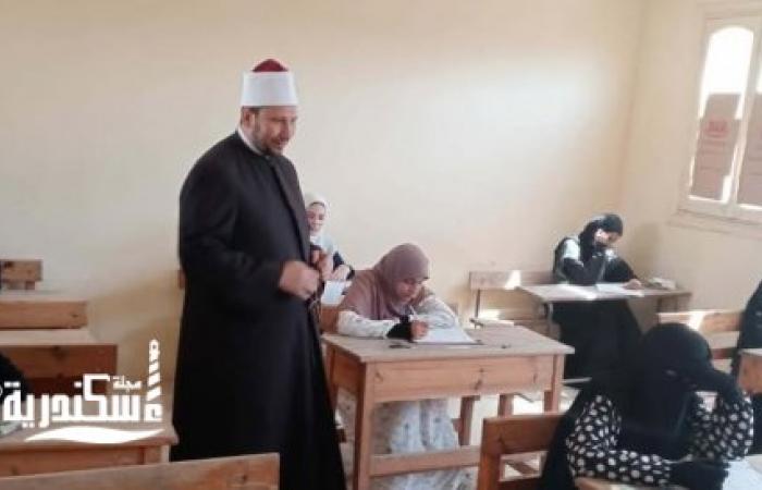 في أسبوعها الثالث.. طلاب القسم العلمي يؤدون امتحان الكيمياء ورئيس منطقة الإسكندرية الأزهرية يتفقد لجان العامرية