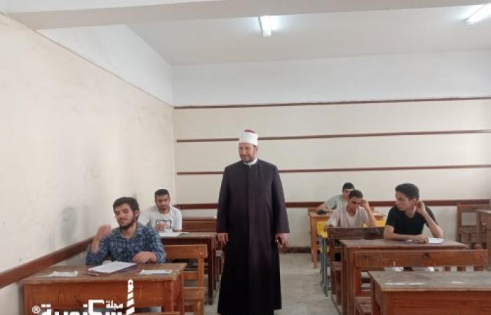 طلاب العلمي بمنطقة الإسكندرية الأزهرية ينهون الأسبوع الرابع بأداء امتحان التفسير.. ورئيس المنطقة يتابع ميدانيًا لجان إدارة المنتزه