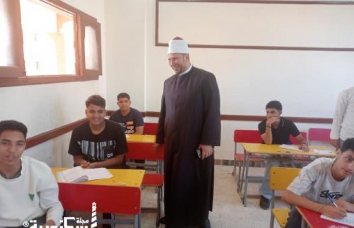رئيس الإدارة المركزية لمنطقة الإسكندرية الأزهرية يتفقد ختام امتحانات الثانوية ويوجه الشكر لجميع المشاركين في أعمال اللجان