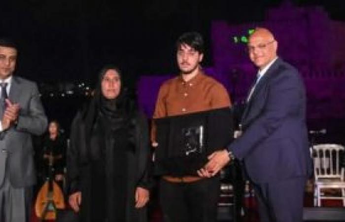 محافظ الإسكندرية يكرم أسر الشهداء والرموز الوطنية في احتفالات العيد القومي الـ74