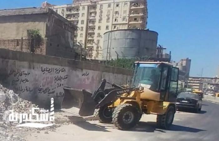 رفع 50 طنًا من مخلفات الرديم من محور المحمودية بالتعاون مع جهاز تجميل المدينة