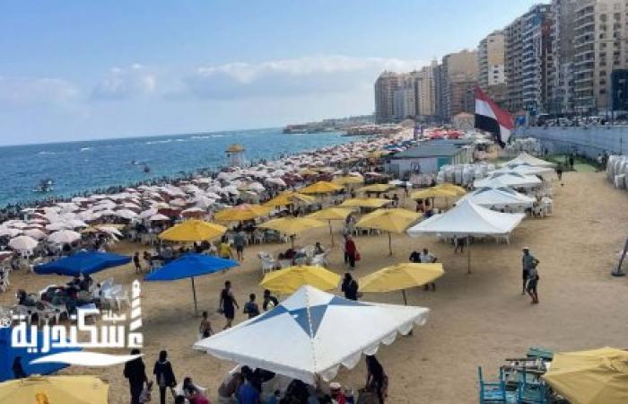 إقبال متباين على شواطئ الإسكندرية.. وإشغال القطاع الشرقي يبلغ 80%
