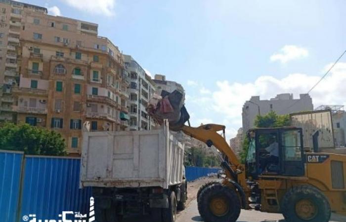 جهود مكثفة بحي شرق لرفع الكفاءة البيئية وإزالة 767 طن قمامة ومخلفات
