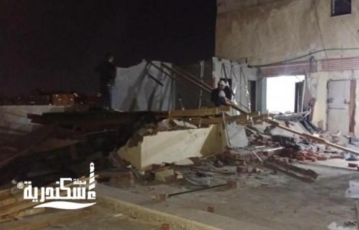 إزالة حجرتين مخالفتين فوق سطح عقار بطريق 26 يوليو في الإسكندرية