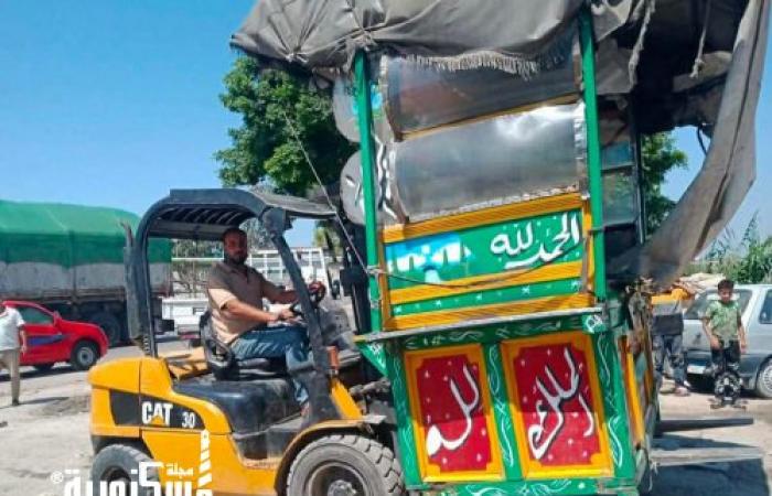 فرض الانضباط المروري.. حملة مكثفة لرفع الإشغالات والتعديات على الطريق الصحراوي بحي العامرية أول