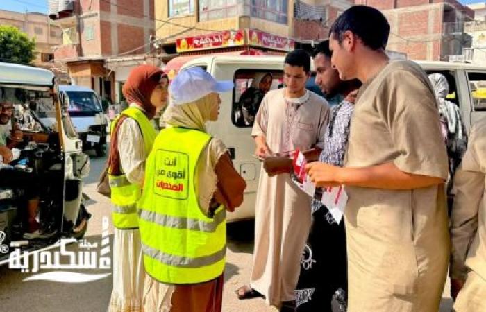 متطوعو «مكافحة الإدمان» يتواصلون مع المواطنين بموقف عبدالقادر
