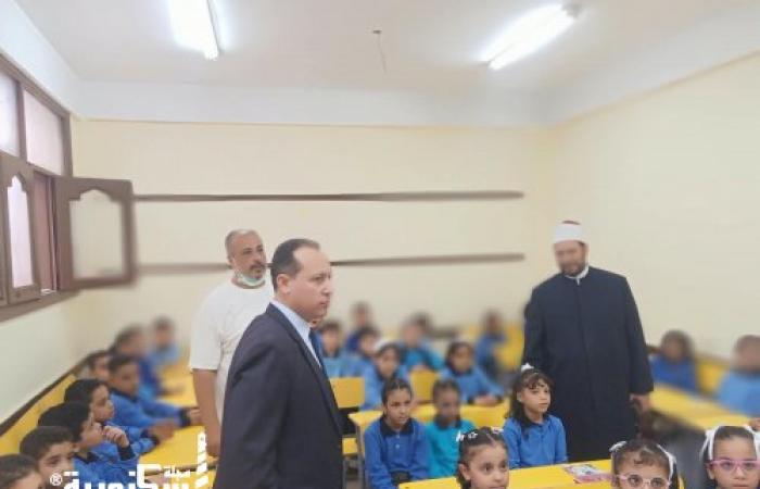 مع بداية العام الدراسي الجديد.. رئيس منطقة الإسكندرية الأزهرية يتفقد معهد الراشدين الابتدائي