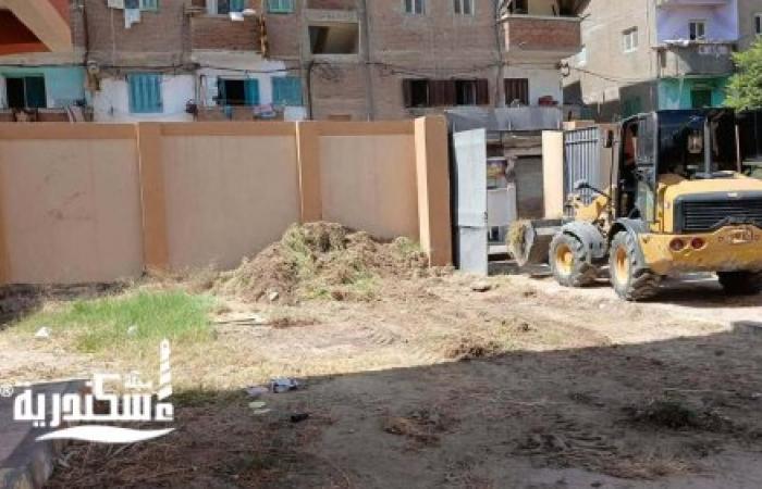 رئيس حي غرب تتابع اعمال رفع كفاءه النظافة بمحيط المدارس بنطاق الحي