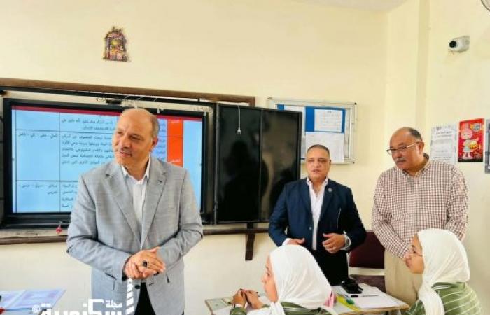 مدير تعليم الإسكندرية من داخل فصل الطالبات.. حوار حول البكالوريا المصرية واستحضار لبطولات أكتوبر بمدرسة الحرمين تقسيم الزهور