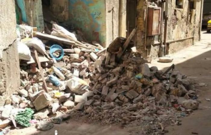 رفع مخلفات الرديم وفتح حارة ربيع في كوم الدكة أمام حركة المرور بحي وسط الإسكندرية