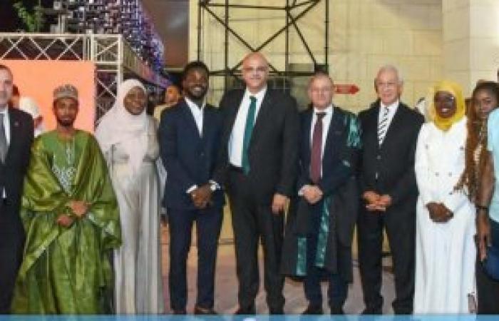 محافظ الإسكندرية يشهد حفل تخرج دفعتي 2025 و2027 بالجامعة المصرية اليابانية