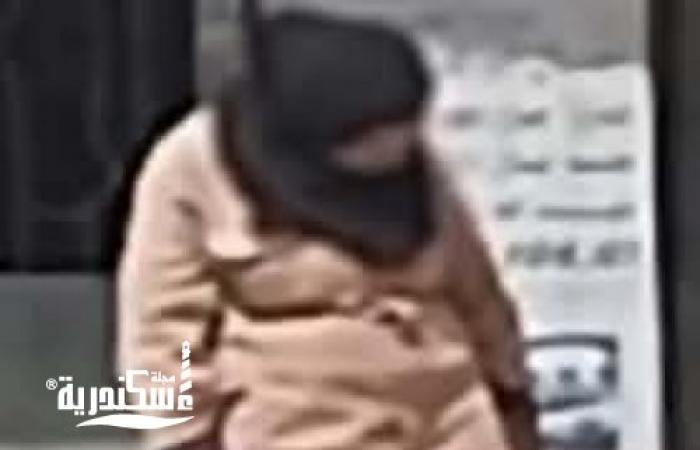 سقوط سيدة ظهرت في فيديو متداول وهي في حالة عدم اتزان بالإسكندرية