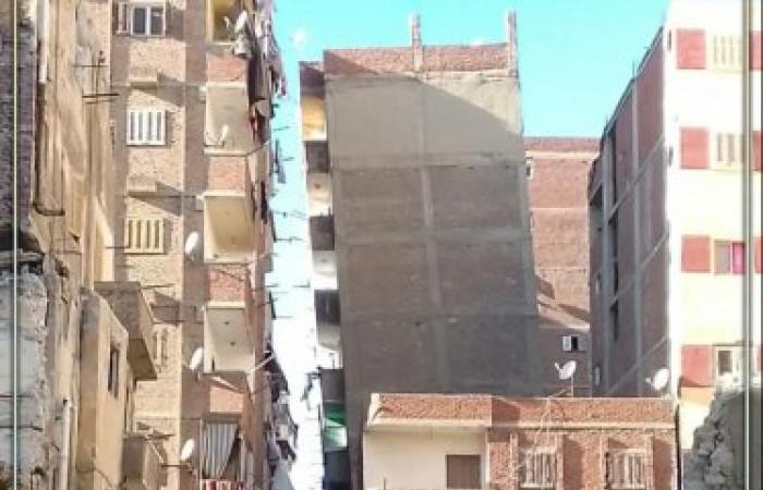 إخلاء عاجل وقرار إزالة.. محافظ الإسكندرية ومدير الأمن يتابعون تداعيات ميل عقار في حي غرب