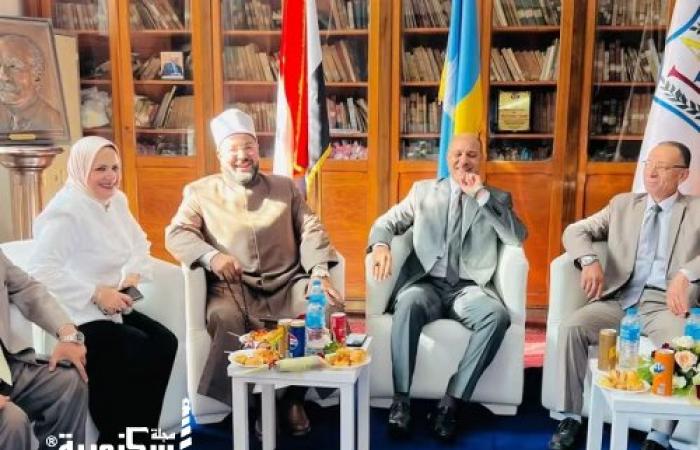 عربي أبوزيد يتفقد مدارس وسط الإسكندرية.. ويفتتح قاعة اجتماعات ومعمل كمبيوتر بمدرسة ليسيه الحرية