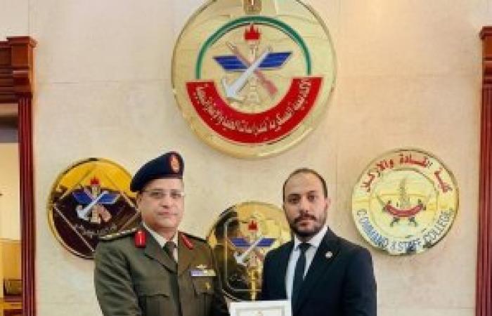 حاتم القبطان يختتم مشاركته في دورة "صناع القرار 6" بالأكاديمية العسكرية للدراسات العليا والإستراتيجية