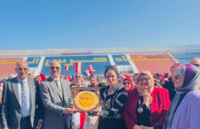 بالعروض الفنية والكورال الطلابي.. «روح أكتوبر في قلوب الأجيال» تتألق في احتفالية تعليم العجمي بحضور عربي أبو زيد